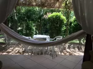 AnyConv.com__Quartos vista jardim - varanda com rede (1)